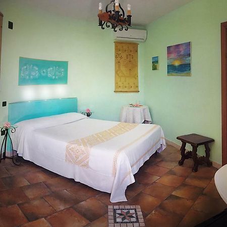 Le Quattro Mura Bed & Breakfast Pula Luaran gambar