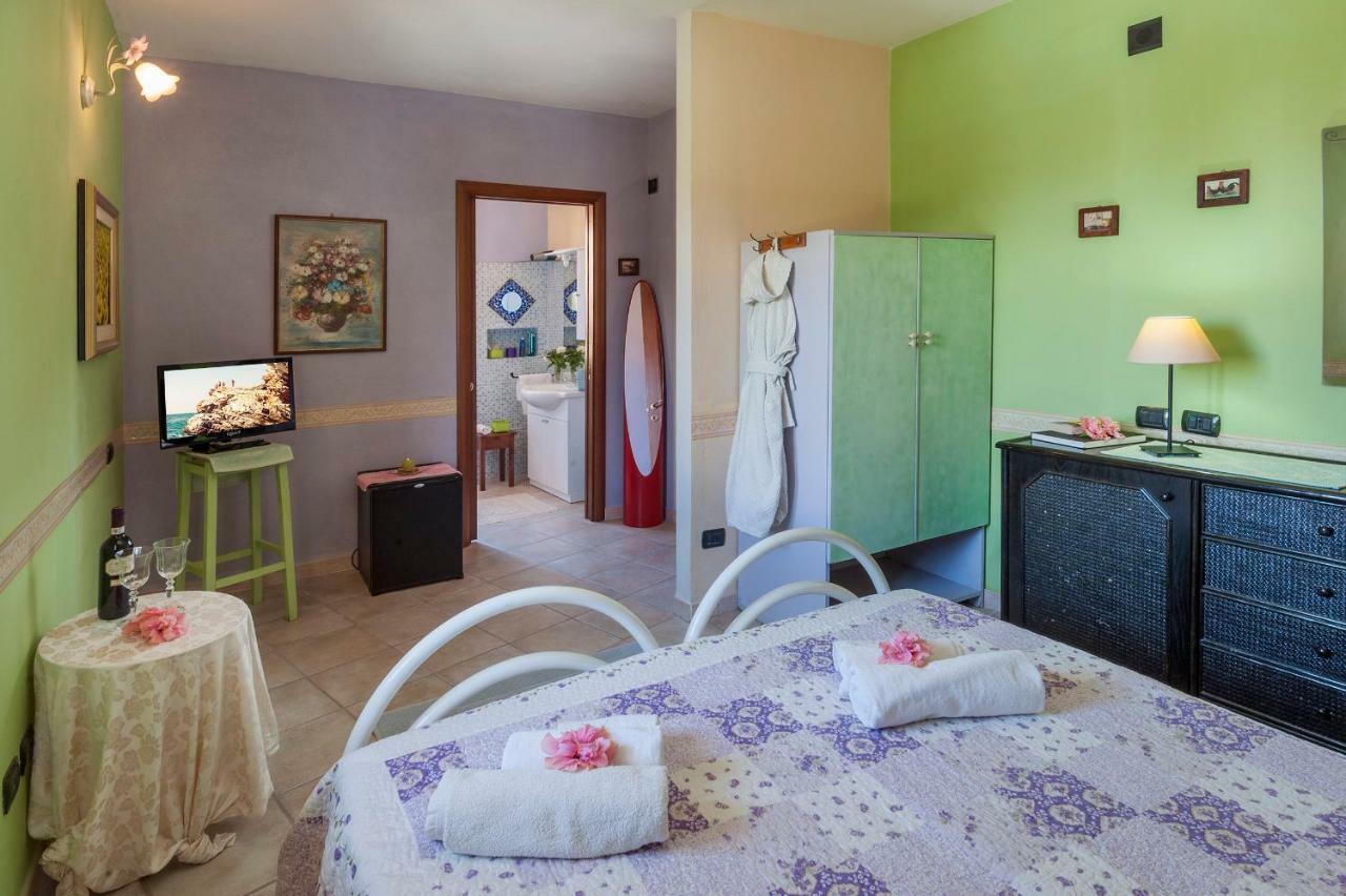Le Quattro Mura Bed & Breakfast Pula Luaran gambar