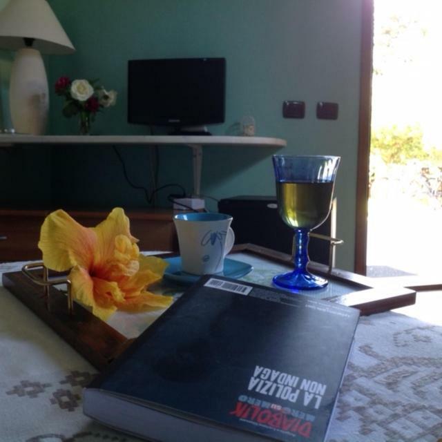 Le Quattro Mura Bed & Breakfast Pula Luaran gambar